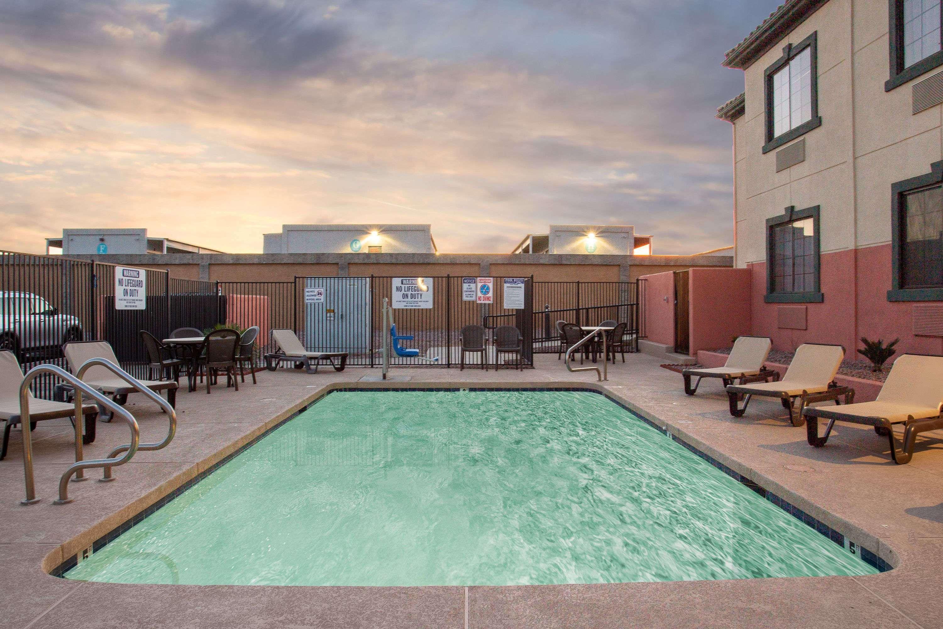 Baymont By Wyndham Phoenix I-10 Near 51St Ave Zewnętrze zdjęcie